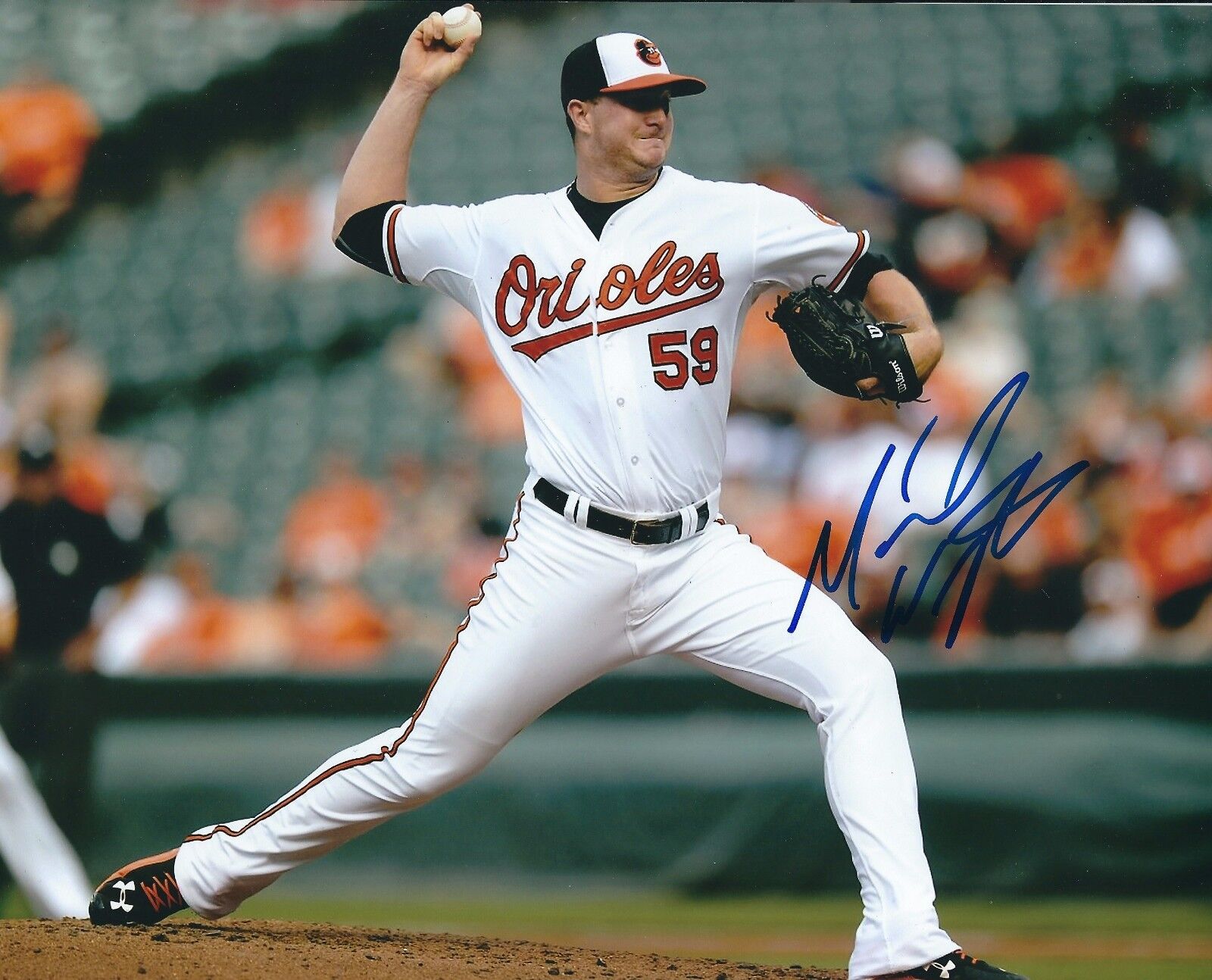 Autographed MIKE WRIGHT Baltimore Orioles 8x10 Photo Poster painting - COA