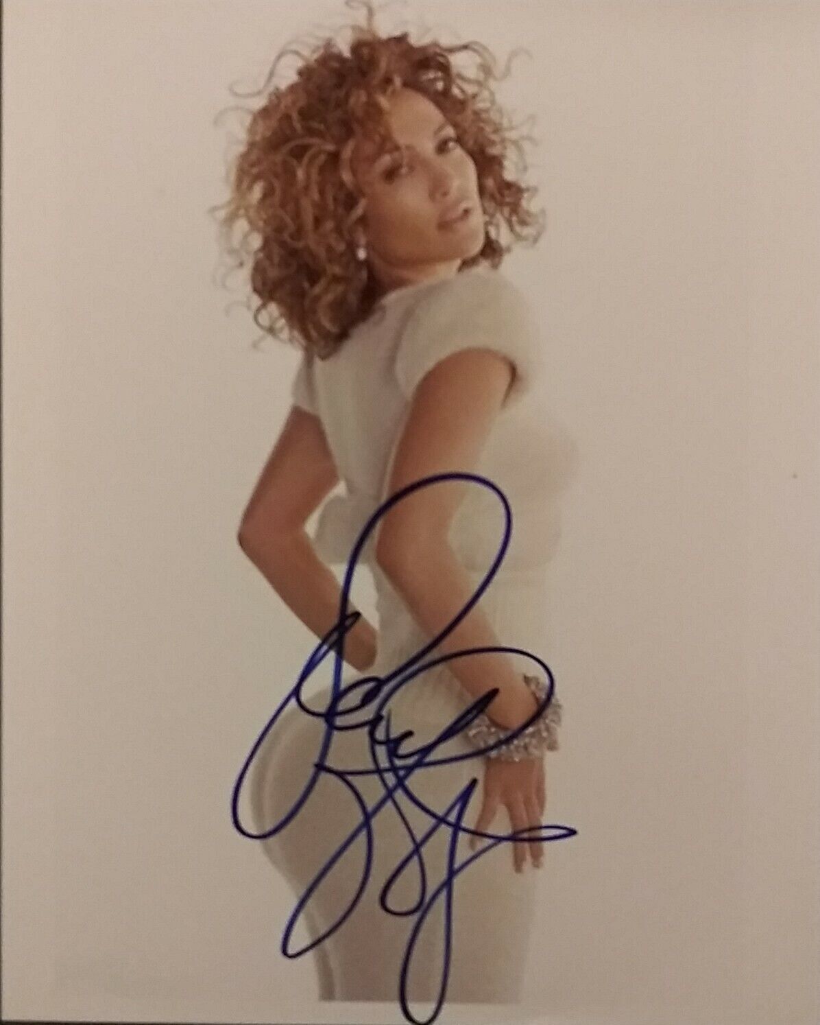 Jennifer Lopez signed 8x10