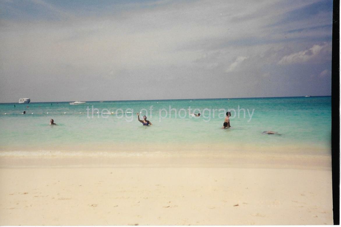 FOUND Photo Poster paintingGRAPH Color BEACH SCENE Original Snapshot VINTAGE JD 010 5 I