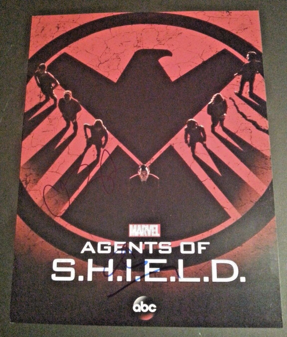 AGENTS OF SHIELD Cast(x2) Authentic Hand-Signed Chloe Bennet