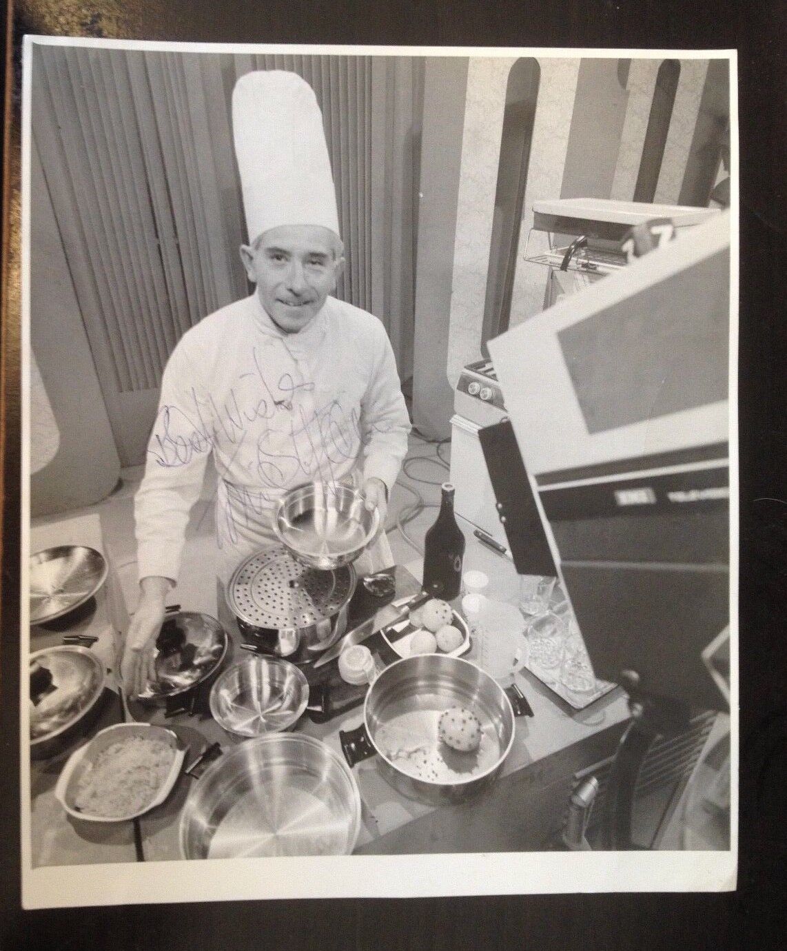 ANTON MOSSIMANN - TOP TV CHEF - EXCELLENT SIGNED B/W Photo Poster paintingGRAPH