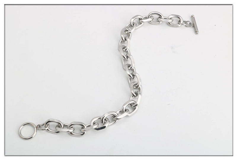 Stainless Steel Otbuckle O-shaped Cross Chain Interlocking Titanium Steel Batch Angle O-shaped Chain Buckle Men’s And Women’s Bracelets