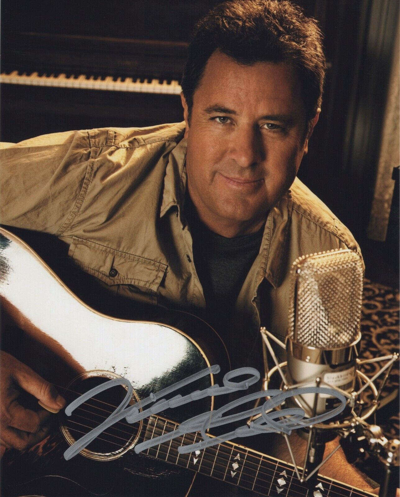 VINCE GILL SIGNED AUTOGRAPH COUNTRY MUSIC LEGEND 8X10 Photo Poster painting