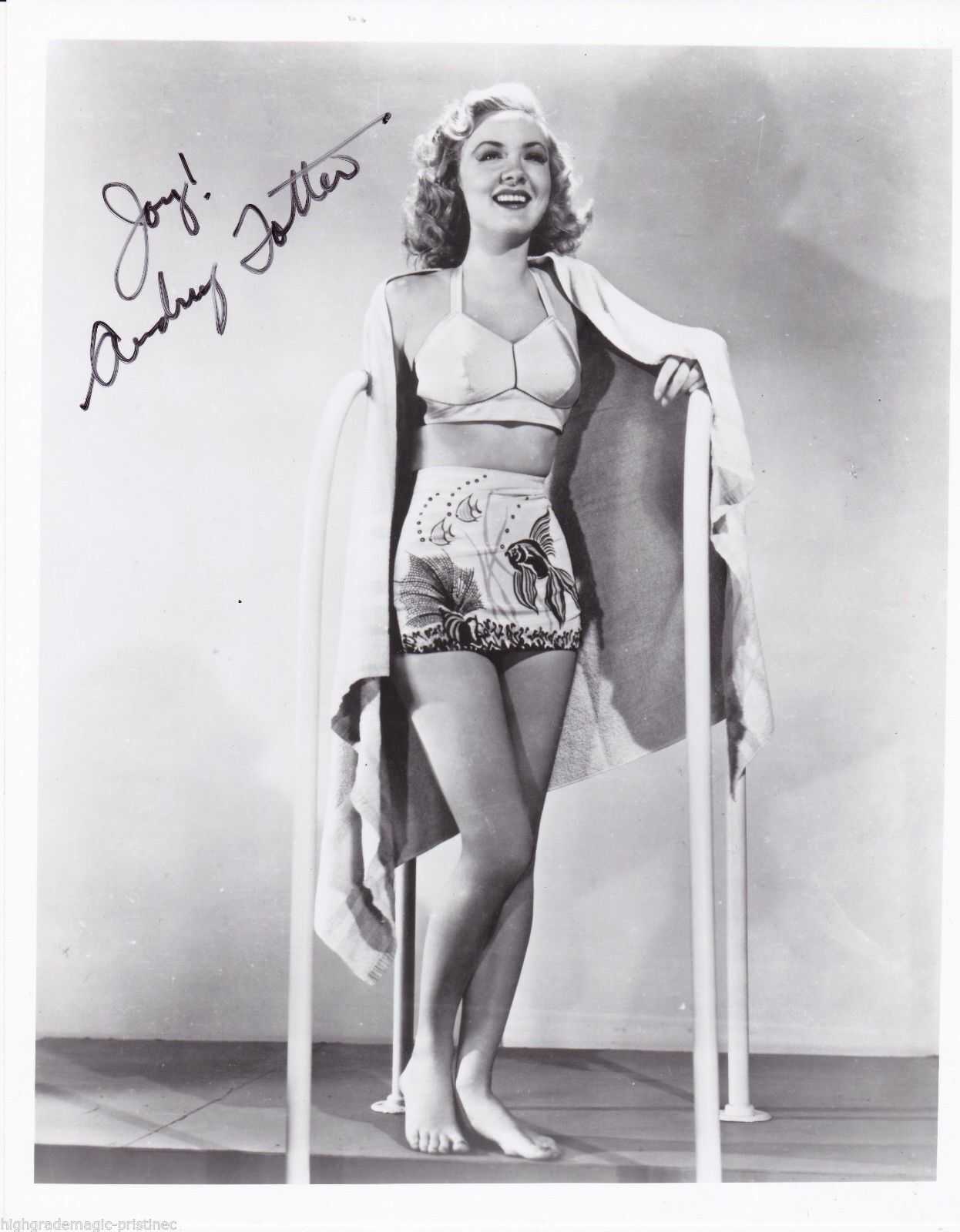 AUDREY TOTTER AUTOGRAPHED SIGNED 8X10 B&W Photo Poster painting BATHING SUIT