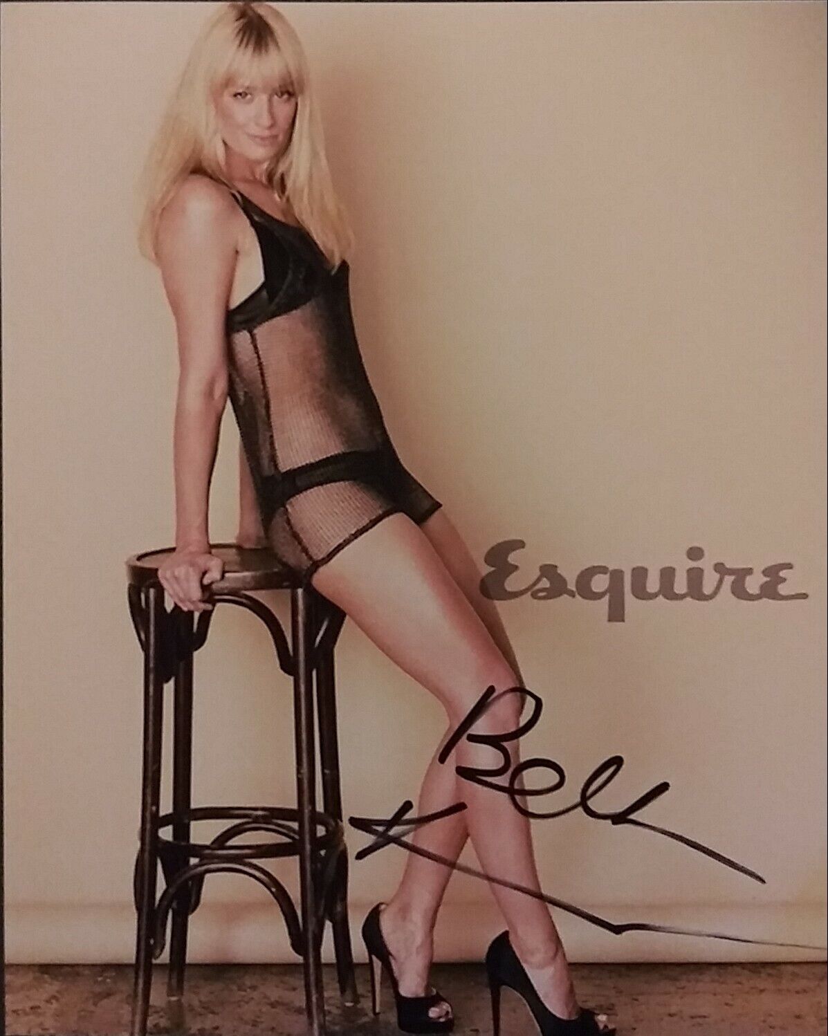 Beth Behrs - 2 Broke Girls - sign 8 x 10