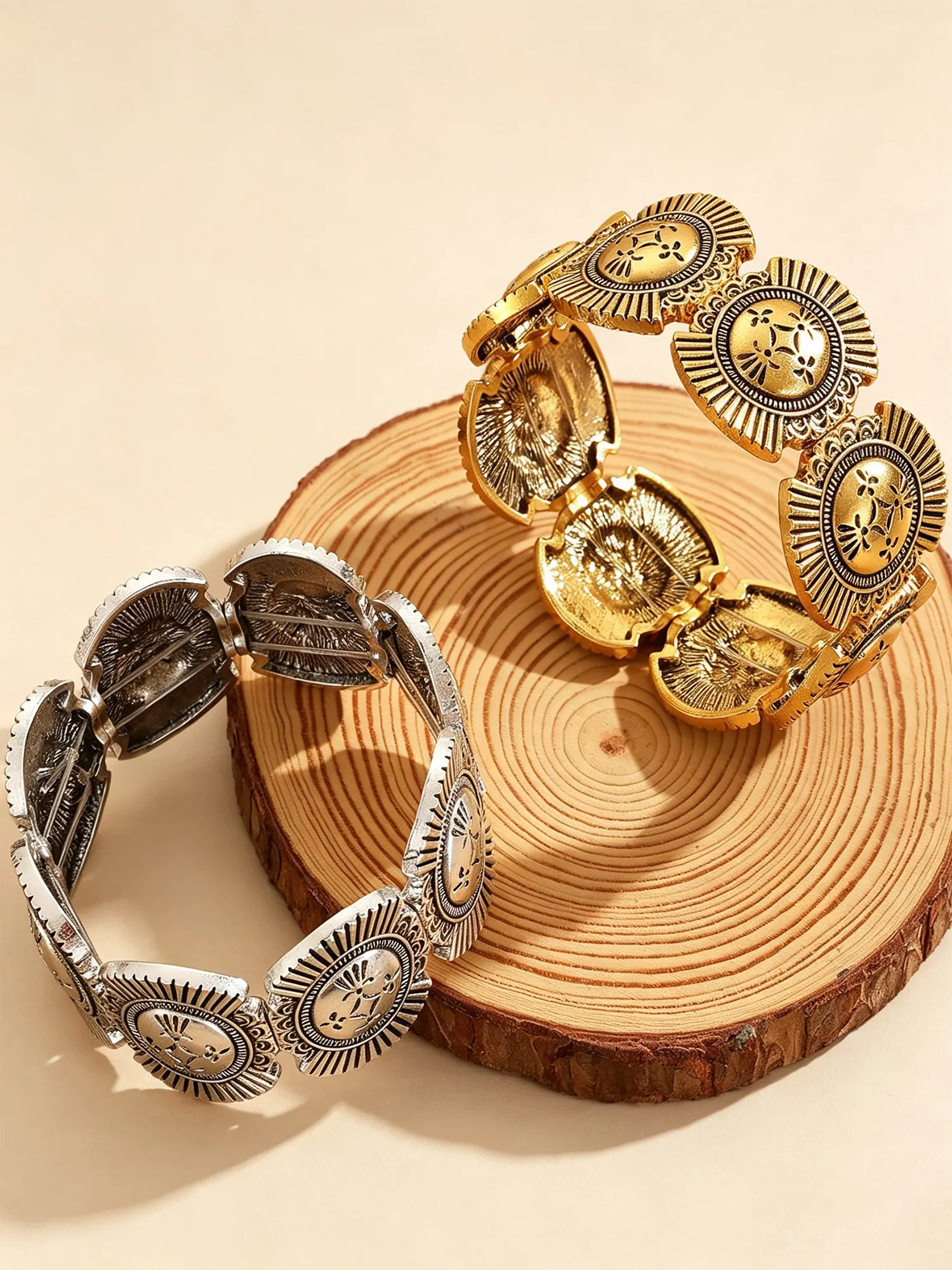 Western Style &mdash; Embossed Badge Sunburst Alloy Bracelet