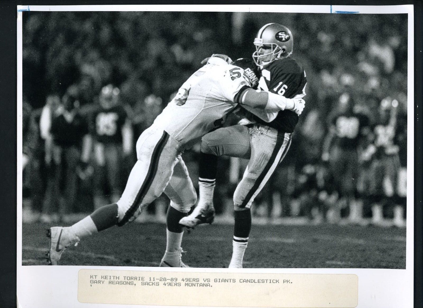 Gary Reasons sacks Joe Montana 1989 Press Photo Poster painting New York Giants SF 49ers