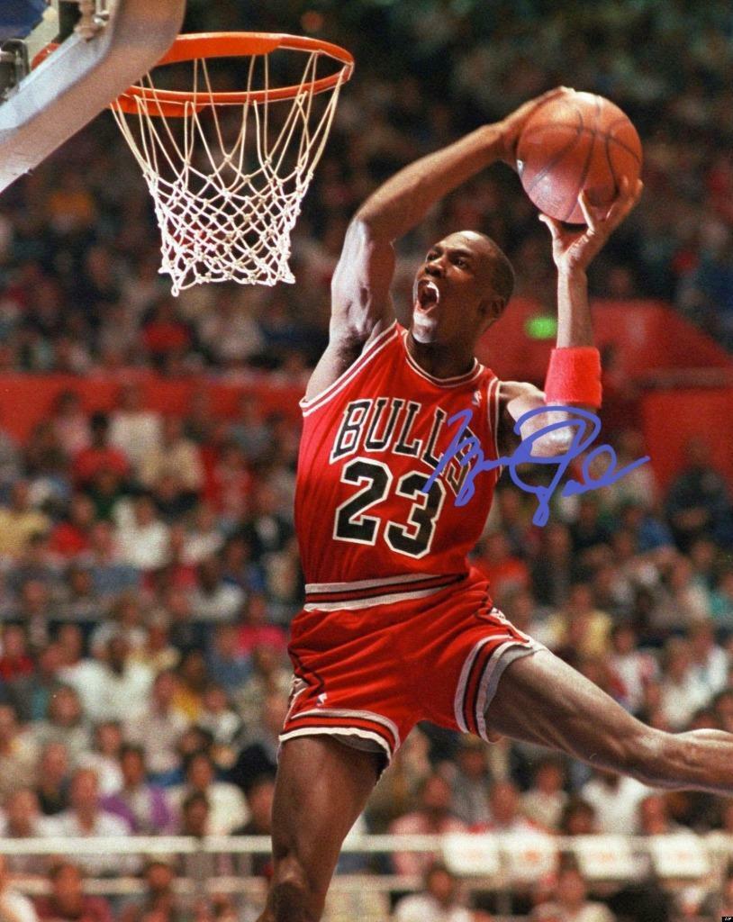 MICHAEL JORDAN SIGNED AUTOGRAPHED 10 X 8