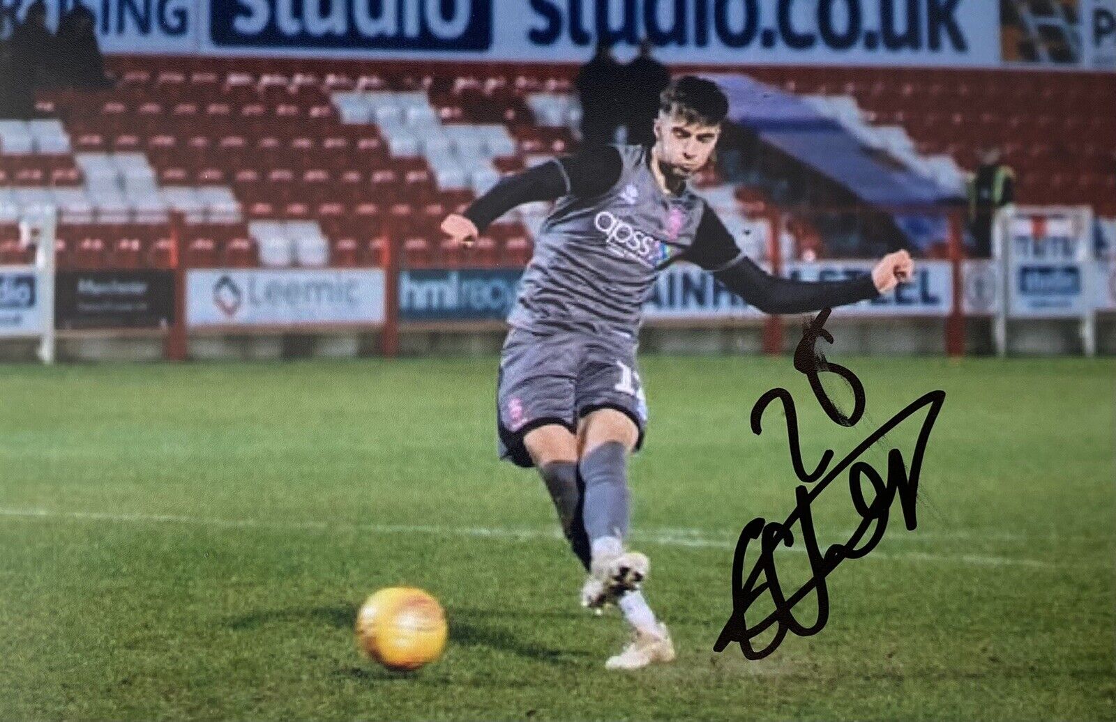 Ellis Chapman Genuine Hand Signed Lincoln City 6X4 Photo Poster painting