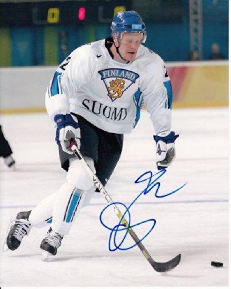 Olli Jokinen Signed Autographed Glossy 8x10 Photo Poster painting - Team Finland