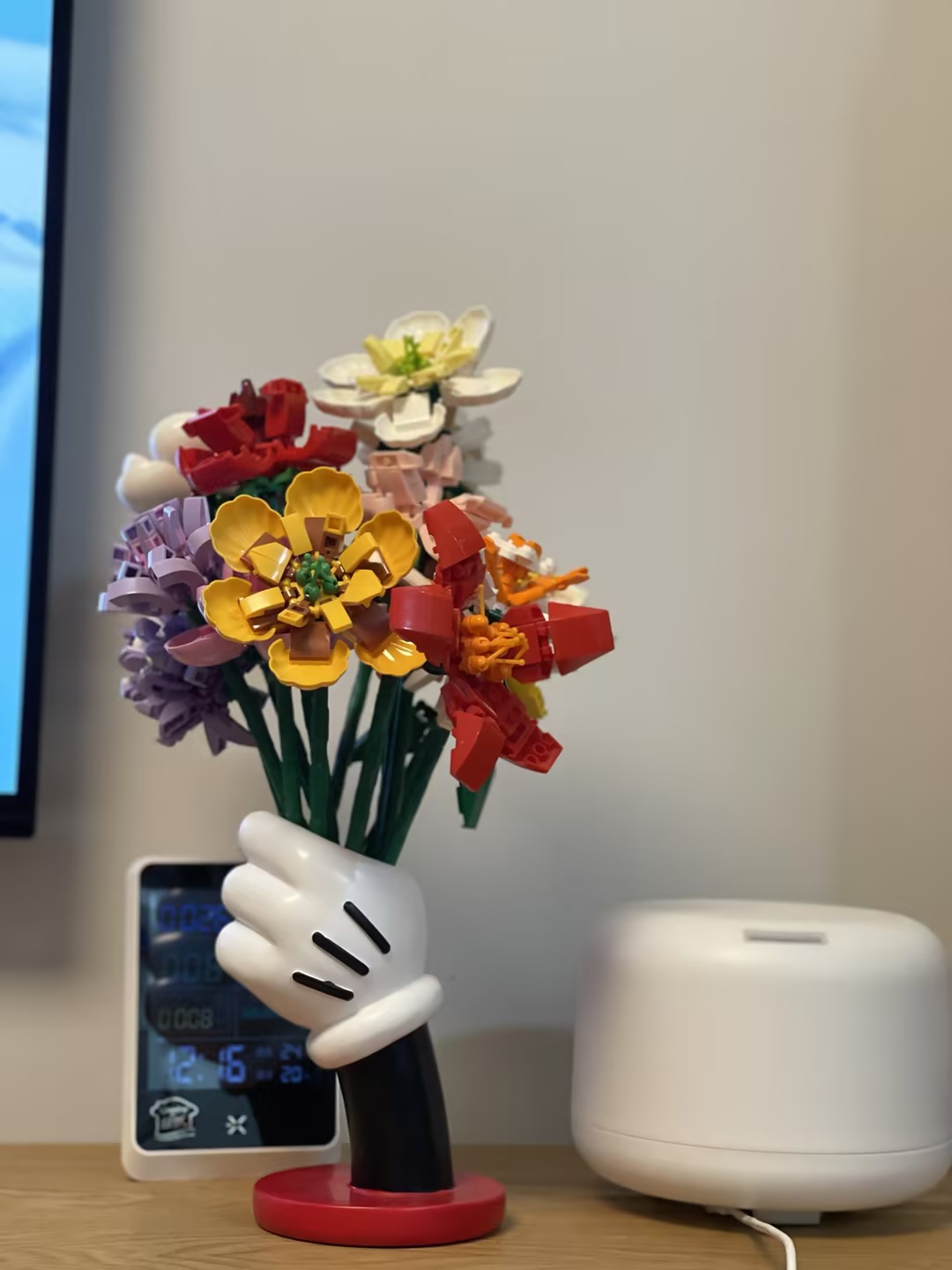 Maneifurui™  Mickey’s Magic Building Block Flowers