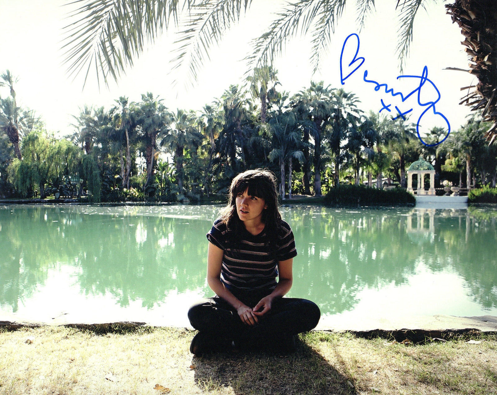 GFA Australian Rock Star * COURTNEY BARNETT * Signed 8x10 Photo Poster painting C7 COA