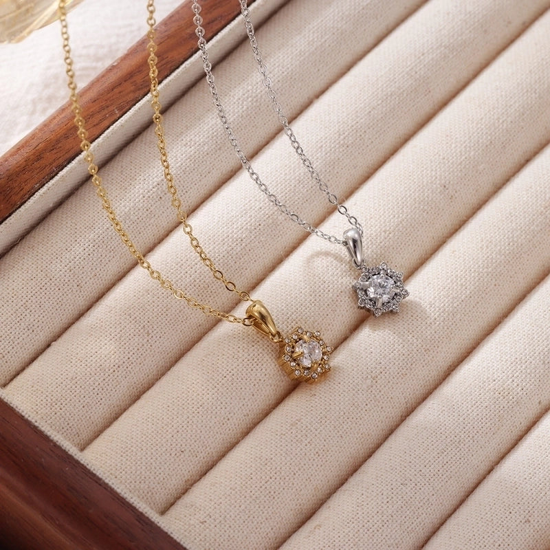 Hot Pendant Rhinestone Big Diamond Necklace Female Light Luxury Temperament  Personality Creative Titanium Steel Clavicle Chain Female