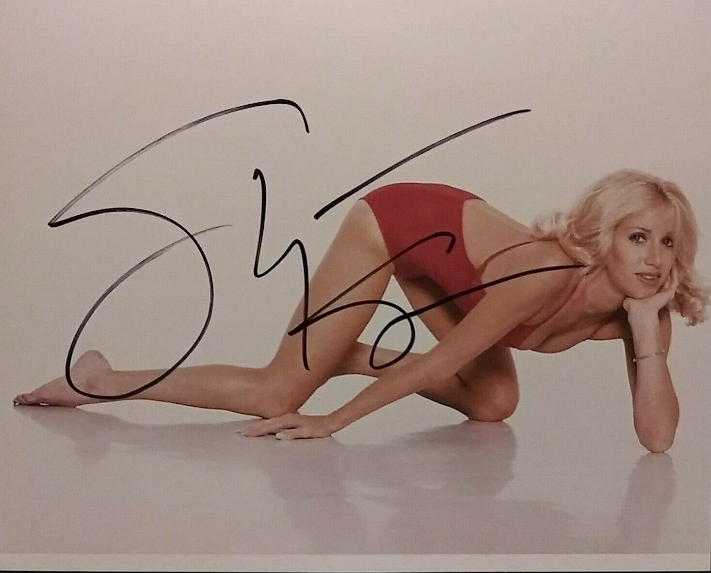 Suzanne Somers signed 8 x 10