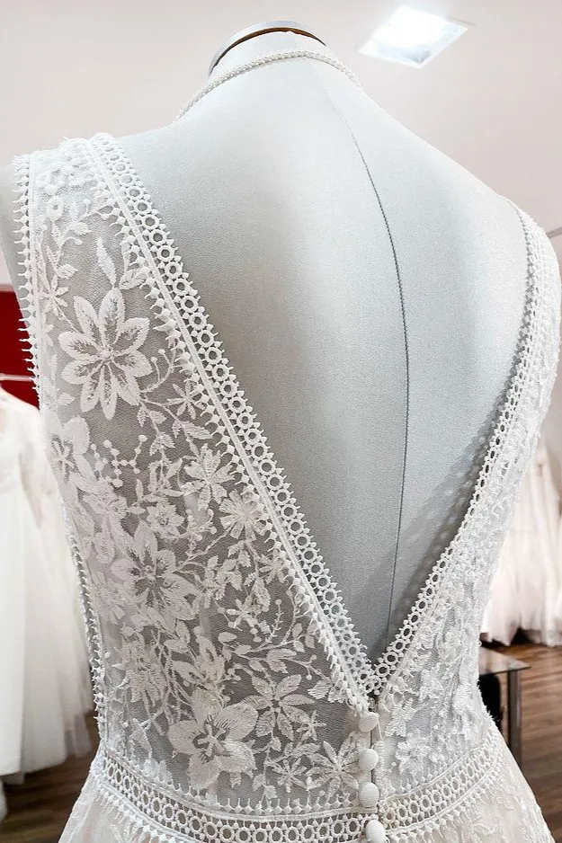 Beautiful A-Line Deep V-Neck Tulle Wedding Dress with Open Back Appliques Lace main image 1