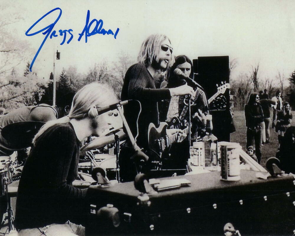 GREGG ALLMAN SIGNED AUTOGRAPH 8X10 Photo Poster painting - BROTHERS BAND, ROCK LEGEND, ACOA COA