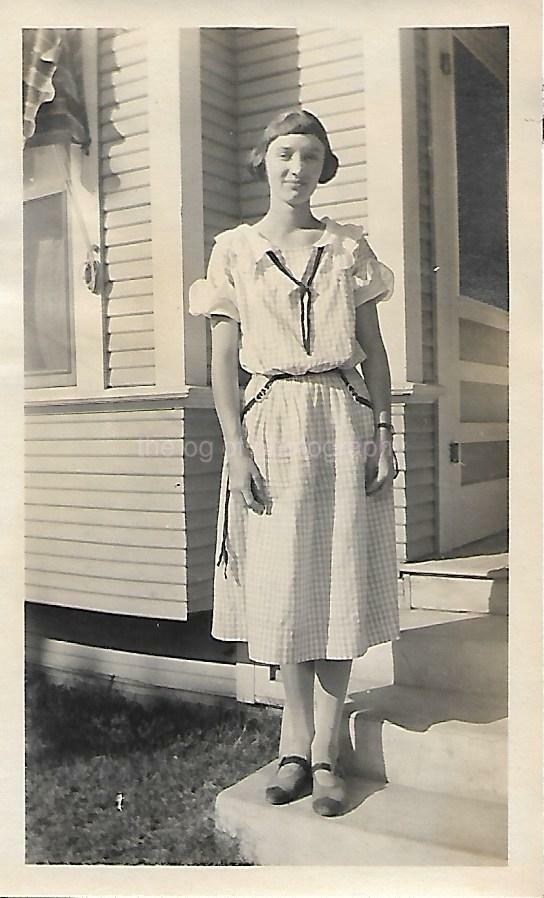 YOUNG WOMAN FROM WAY BACK WHEN Vintage FOUND Photo Poster painting bw Original Portrait 03 7 T