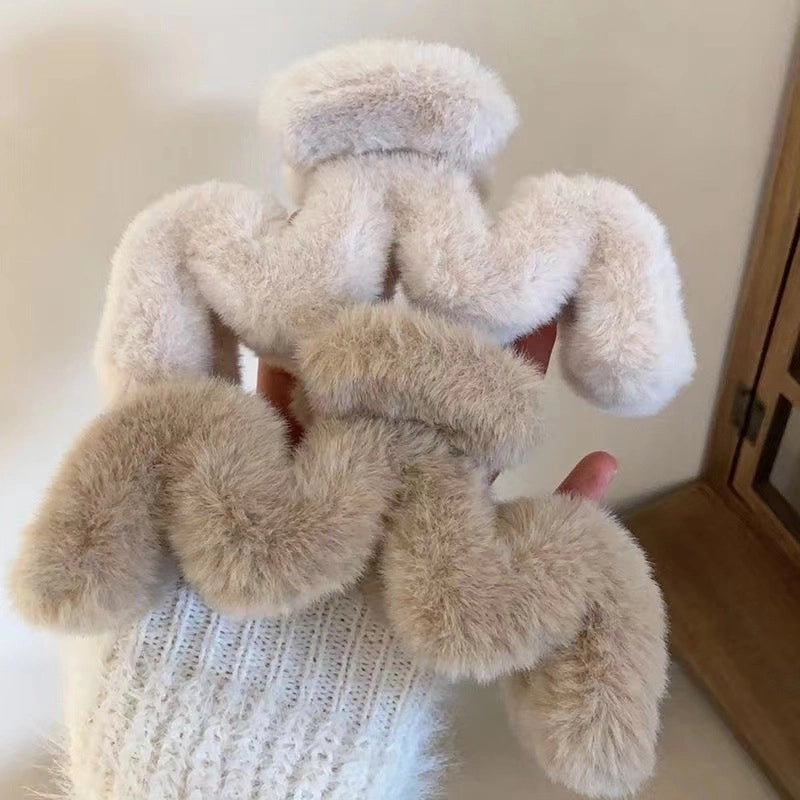 Women’s Minimalist Solid Color Plush Hair Claws