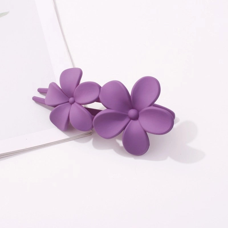 Minimalist Solid Color Flower Plastic Hair Clip