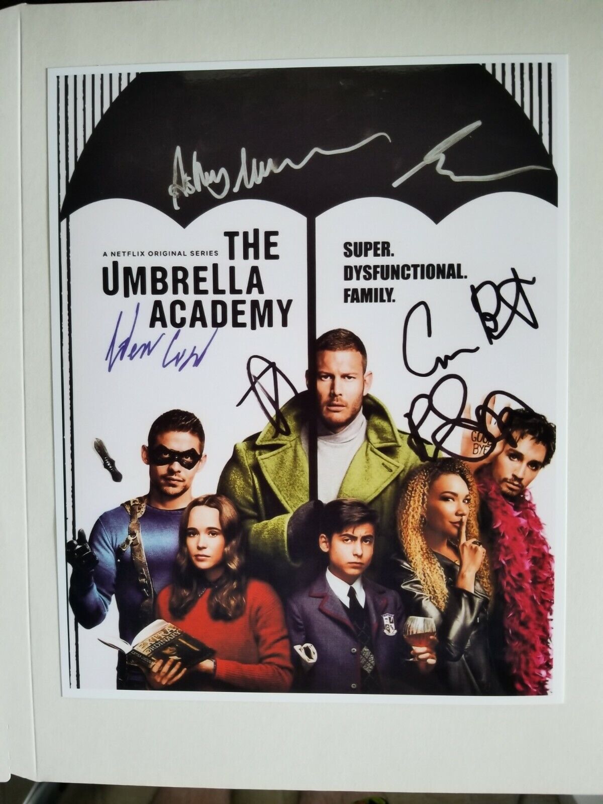 Umbrella Academy Cast Signed 8x10 Photo Poster painting RP -  Shipping!!