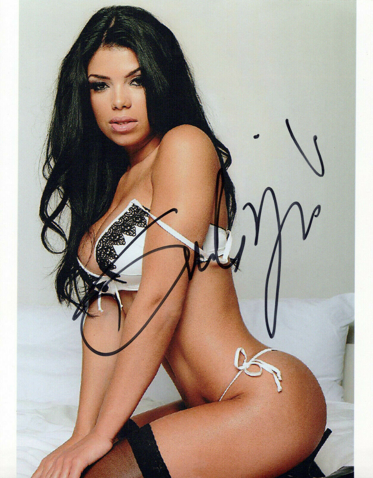 Suelyn Medeiros glamour shot autographed Photo Poster painting signed 8x10 #2 model