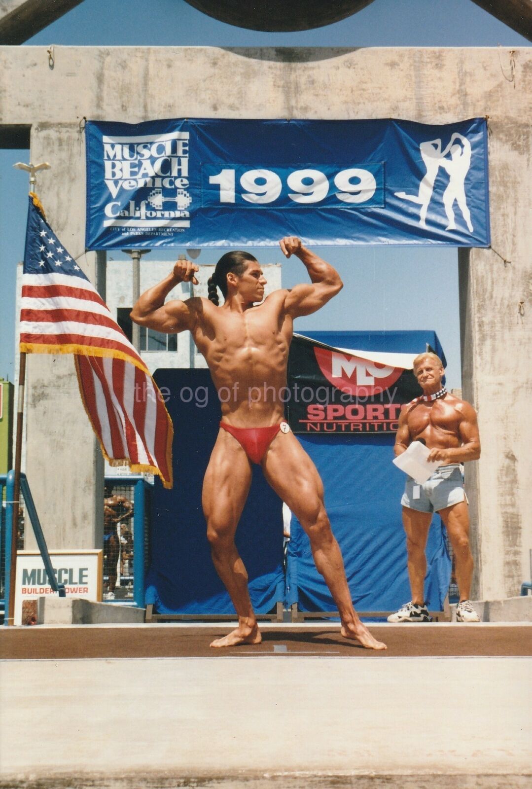 MUSCLE MAN Venice Beach California FOUND Photo Poster painting Bodybuilding Snapshot GUY 92 7 J
