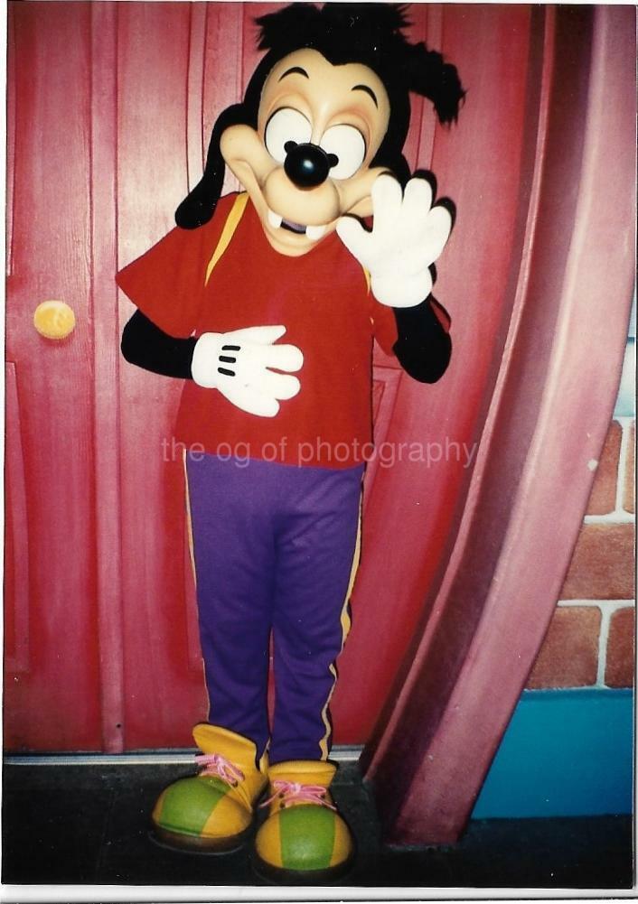 GOOFY Disney Mascot FOUND Photo Poster painting ColorOriginal Snapshot 14 1 F