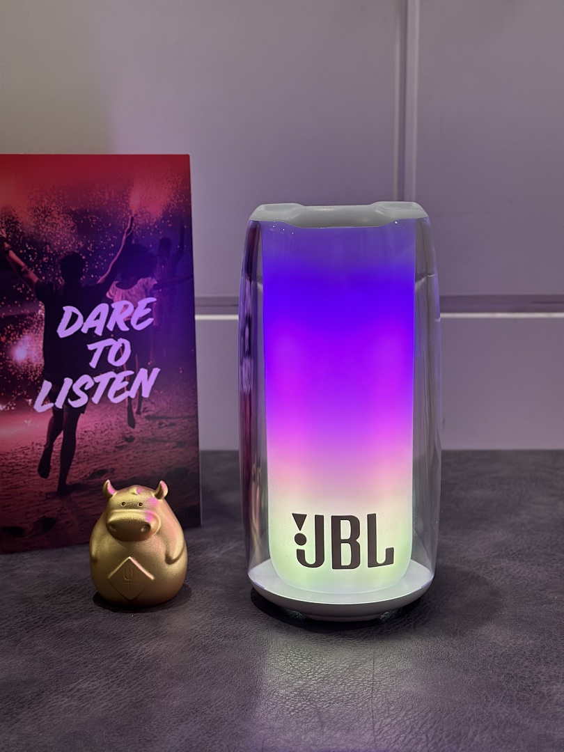 Bluetooth speaker with dual microphones