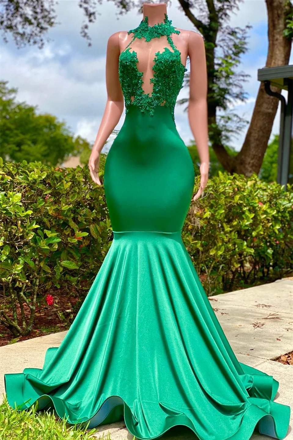Green Halter  Prom Dress Open Back Mermaid Sleeveless Sexy Appliques YL0111