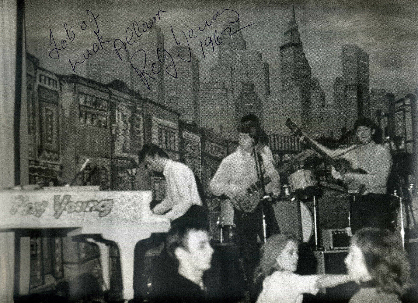 THE BEATLES - ROY YOUNG Signed Photo Poster paintinggraph - Pop Band Keyboard Player - preprint