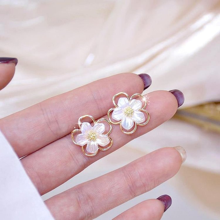 14K Gold Flower Earrings