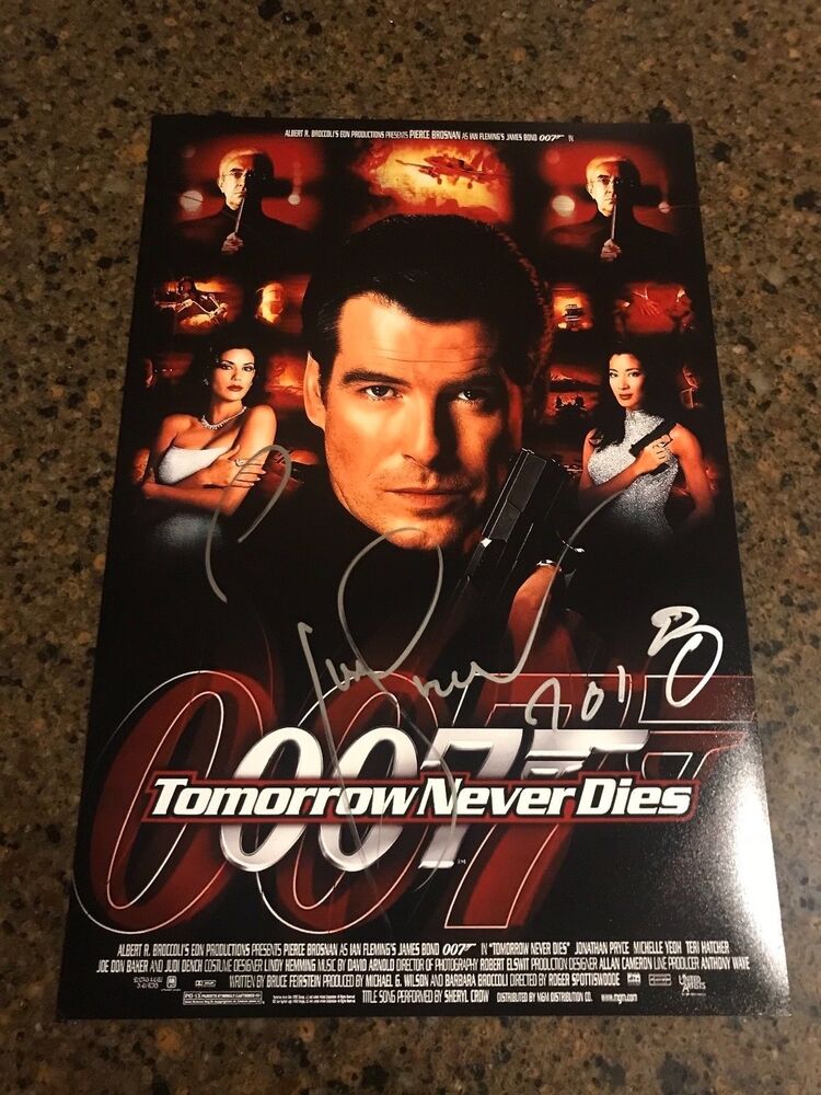 * PIERCE BROSNAN * signed 12x18 Photo Poster painting poster * 007 TOMORROW NEVER DIES * 1