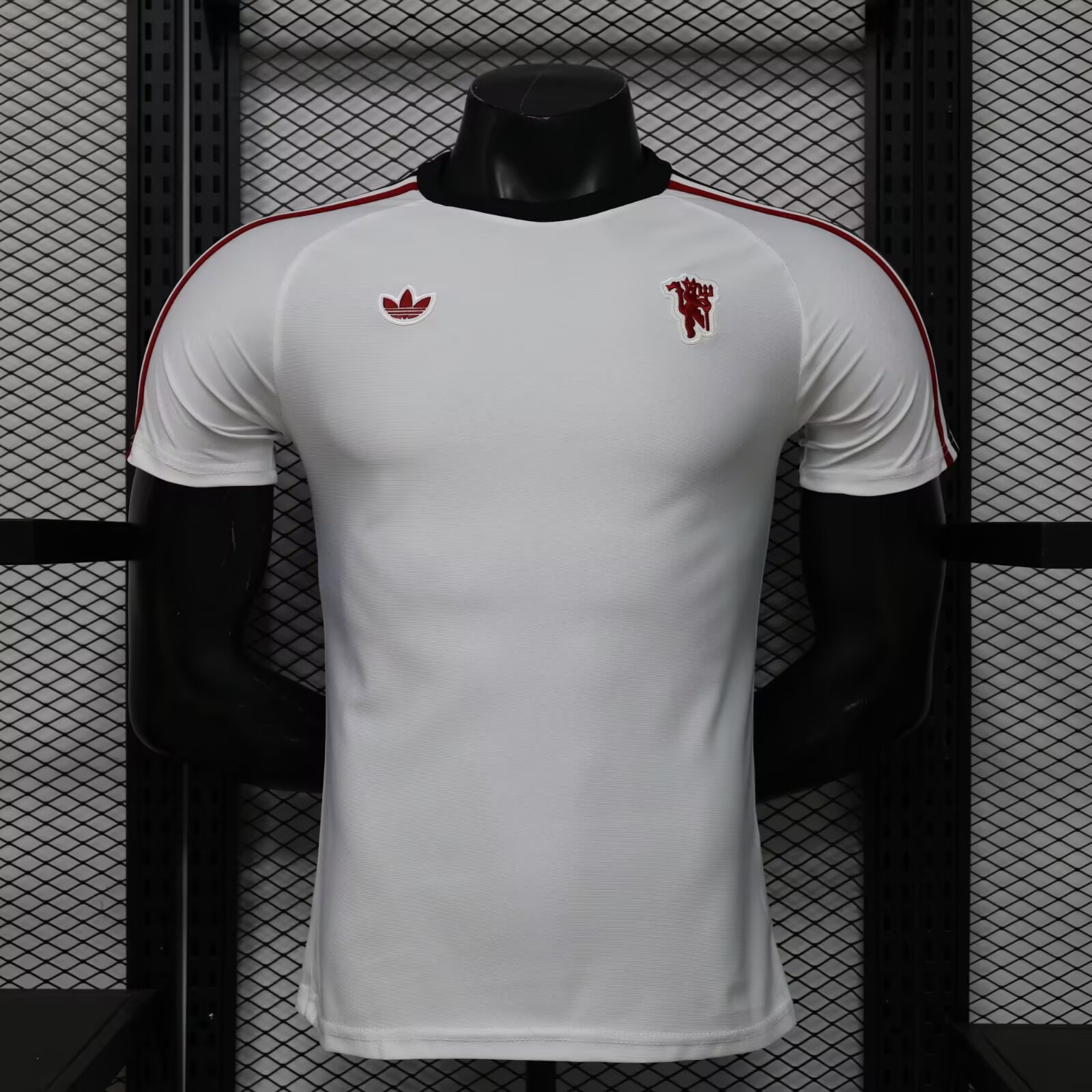 2026/2027 Player Version Manchester United Leisure Retro Football Shirt（The player version jersey is a bit tight, please pay attention to the size selection）