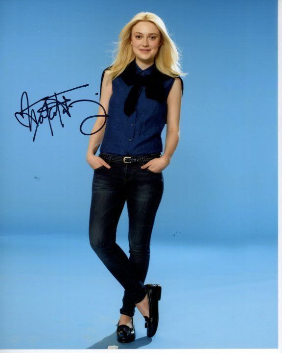 DAKOTA FANNING Signed Autographed Photo Poster painting