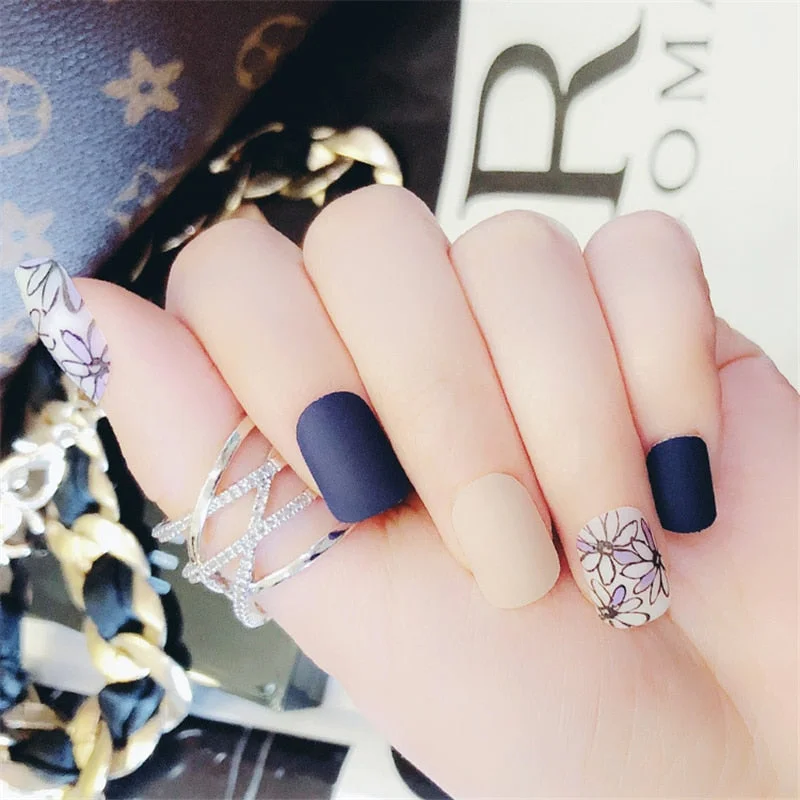 24Pc Matte Fake Nail Art Decoration Red Green White Chic Long Square Head Press on Full Cover False Nails Tips with Glue Sticker-Nail Inspo