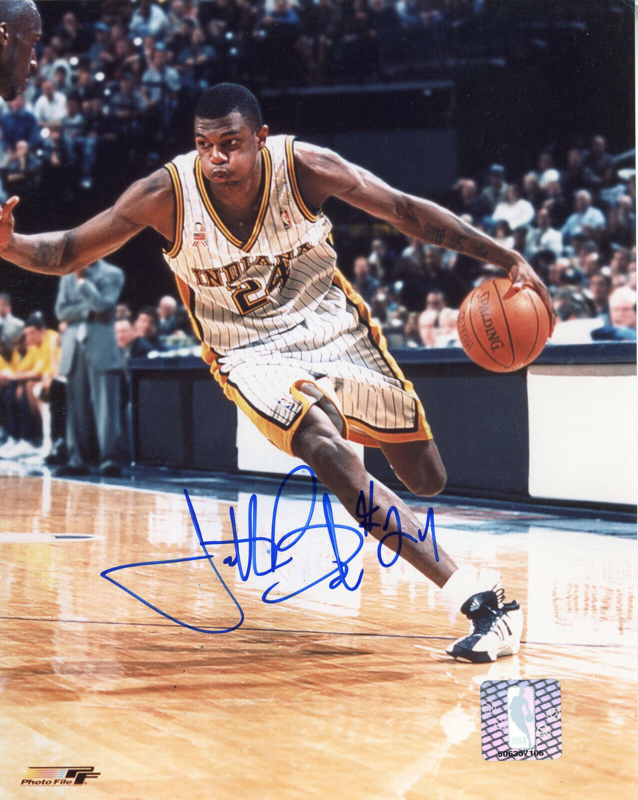 Jonathan Bender Autographed 8x10 Indiana Pacers#S1312