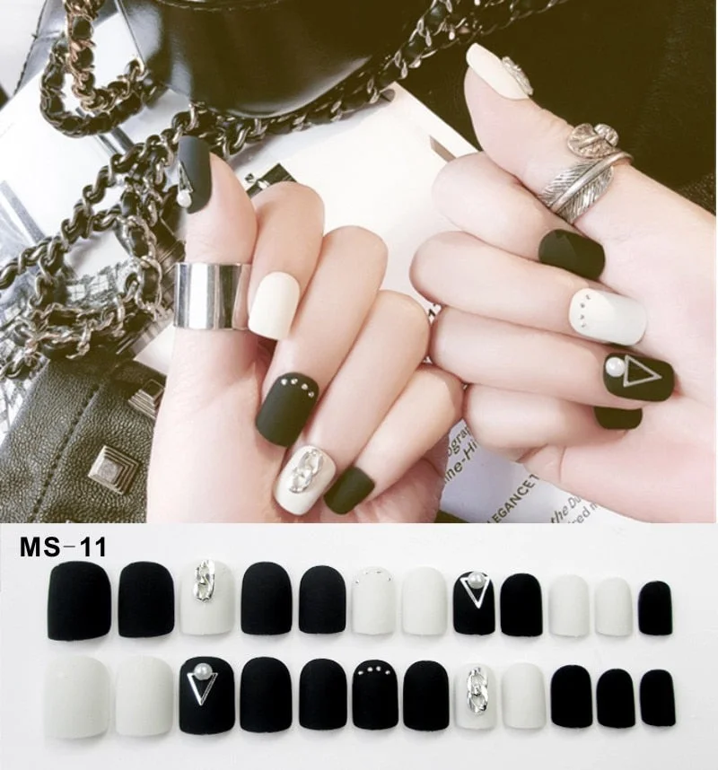 24Pc Matte Fake Nail Art Decoration Red Green White Chic Long Square Head Press on Full Cover False Nails Tips with Glue Sticker-Nail Inspo