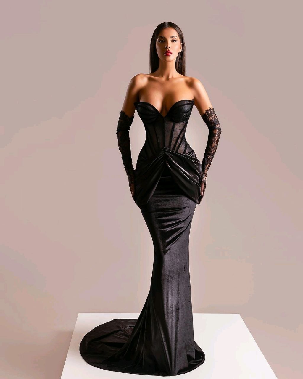Oknass Glamorous Black Strapless Sleeveless Mermaid Prom Dress with Gloves
