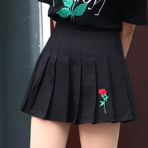 Rose Embroidery Black Pleated Skirt SP179323