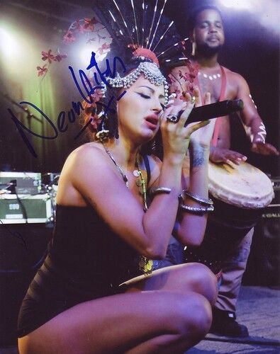 NEON HITCH Signed Photo Poster paintinggraph - Pop Singer / Vocalist - preprint