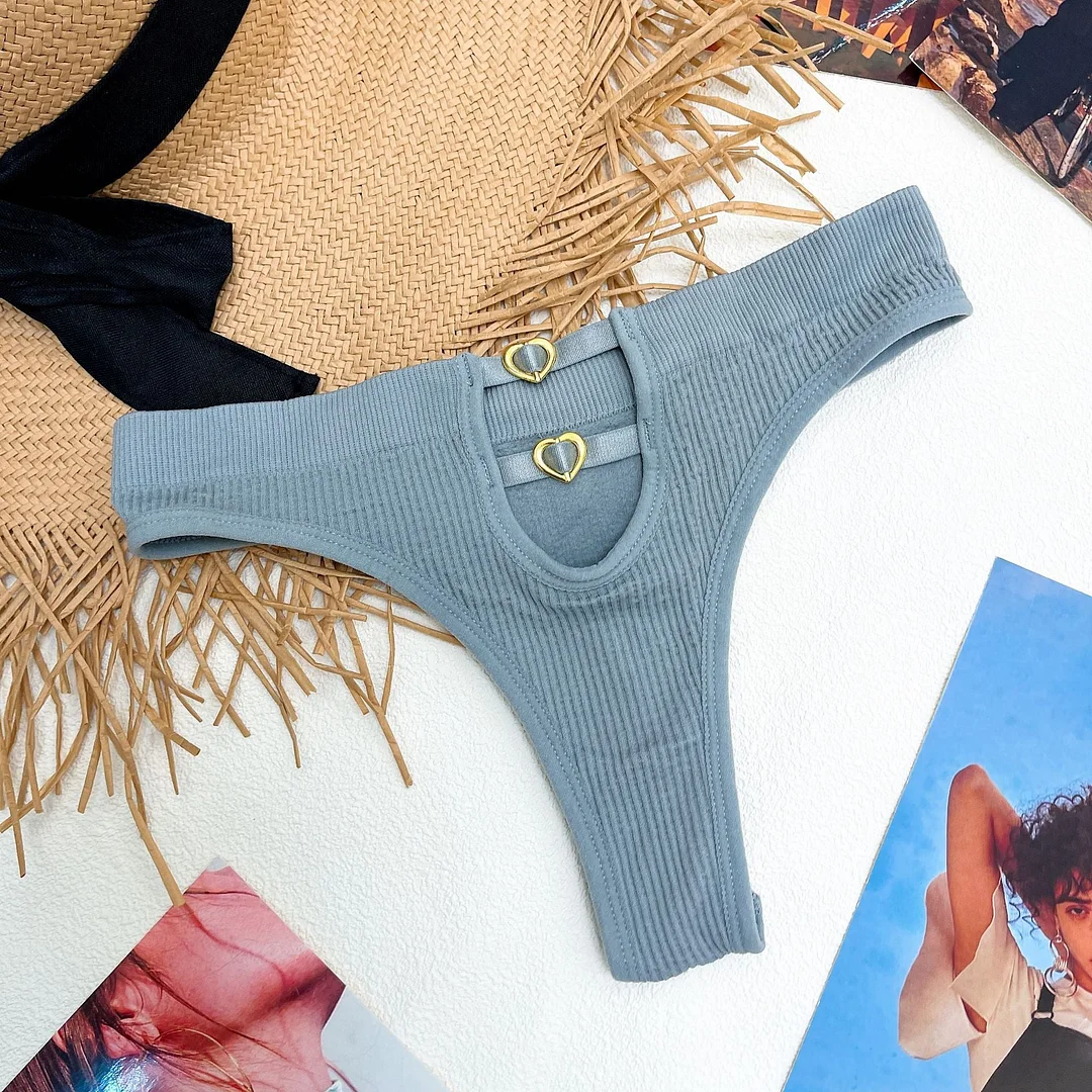 New EuropeanStyle Thong Sexy Solid Color Panties Fashion Metal Hollow Out G-String Mid Waist Seamless Underpants Female Lingerie