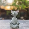Statue de m&eacute;ditation de yoga chat heureux