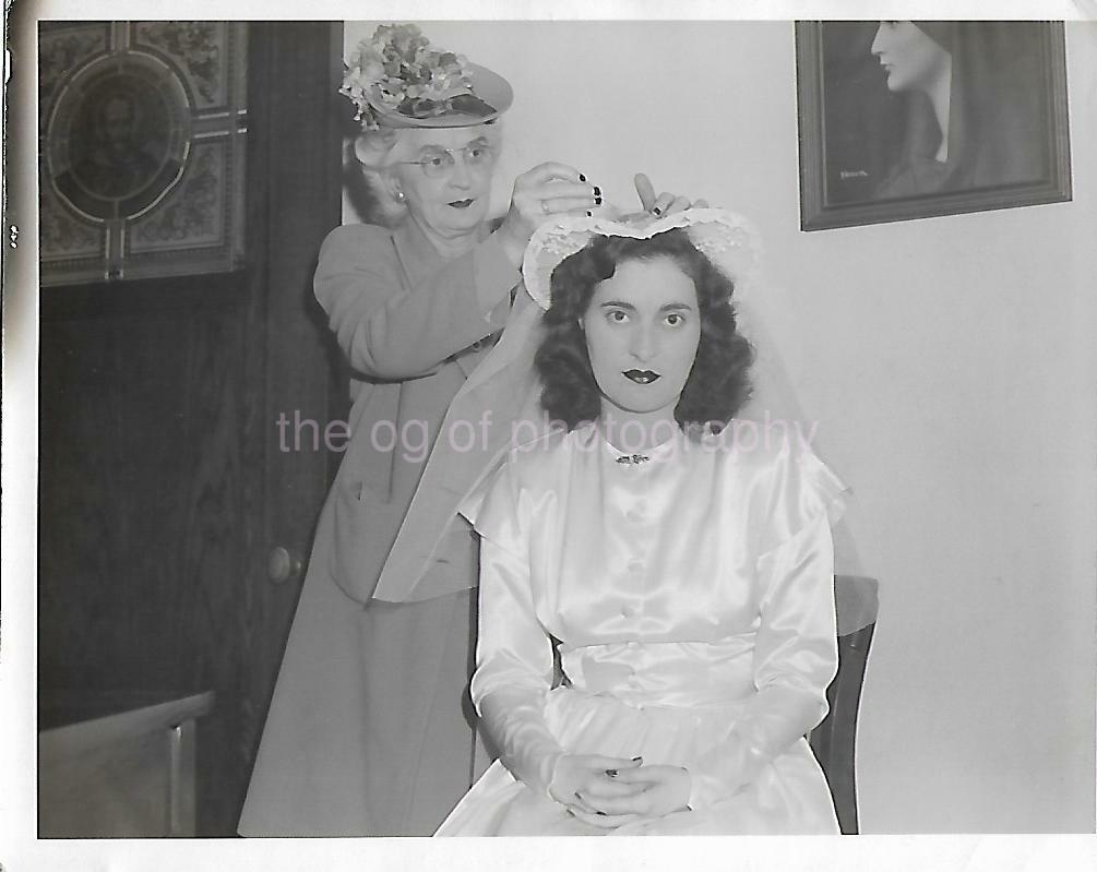 1940's 50's BRIDE Vintage FOUND WEDDING Photo Poster paintingGRAPH bw Original Snapshot 07 28 U