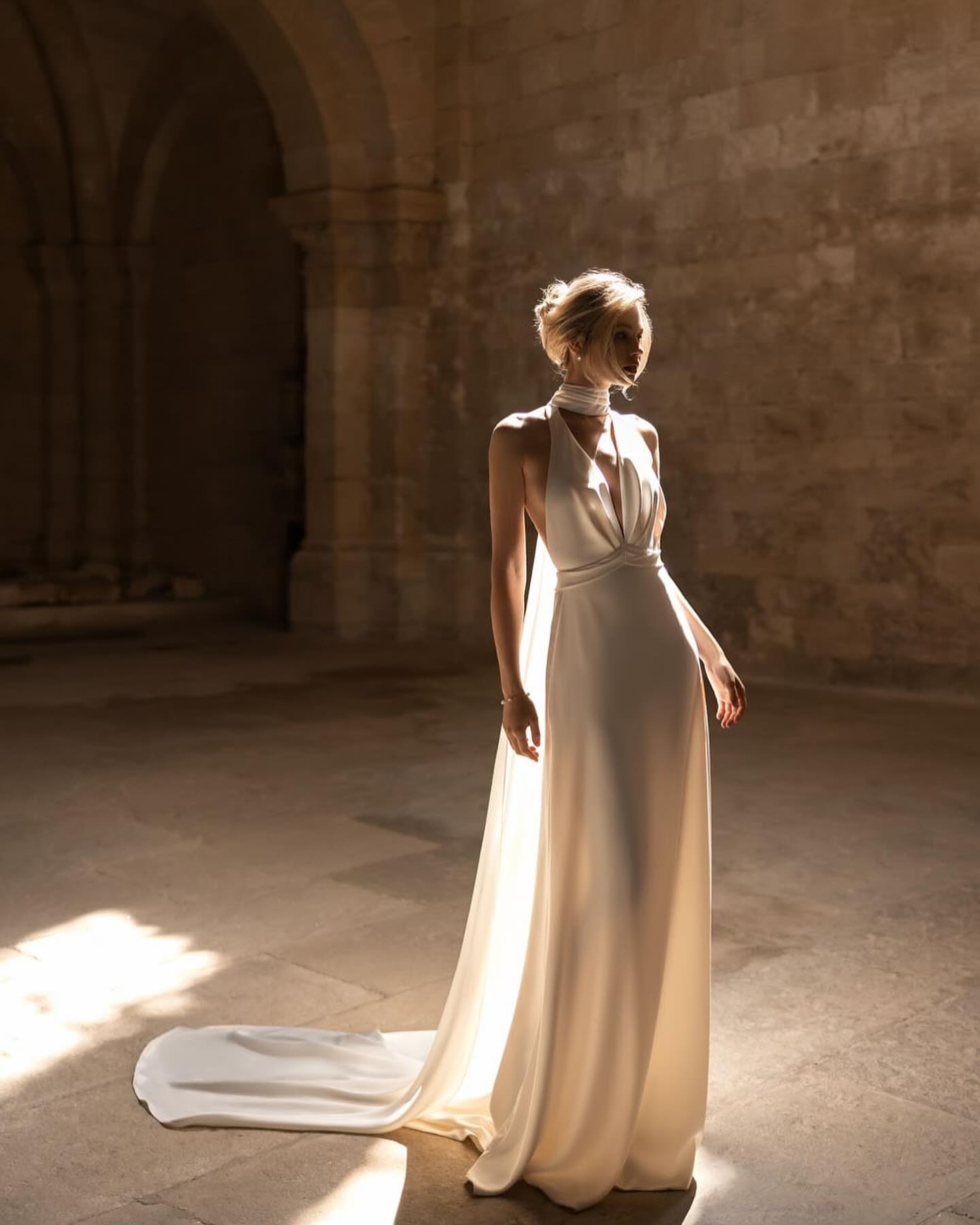 Lussooy Elegant Halter White Sleeveless Floor Length Prom Dress