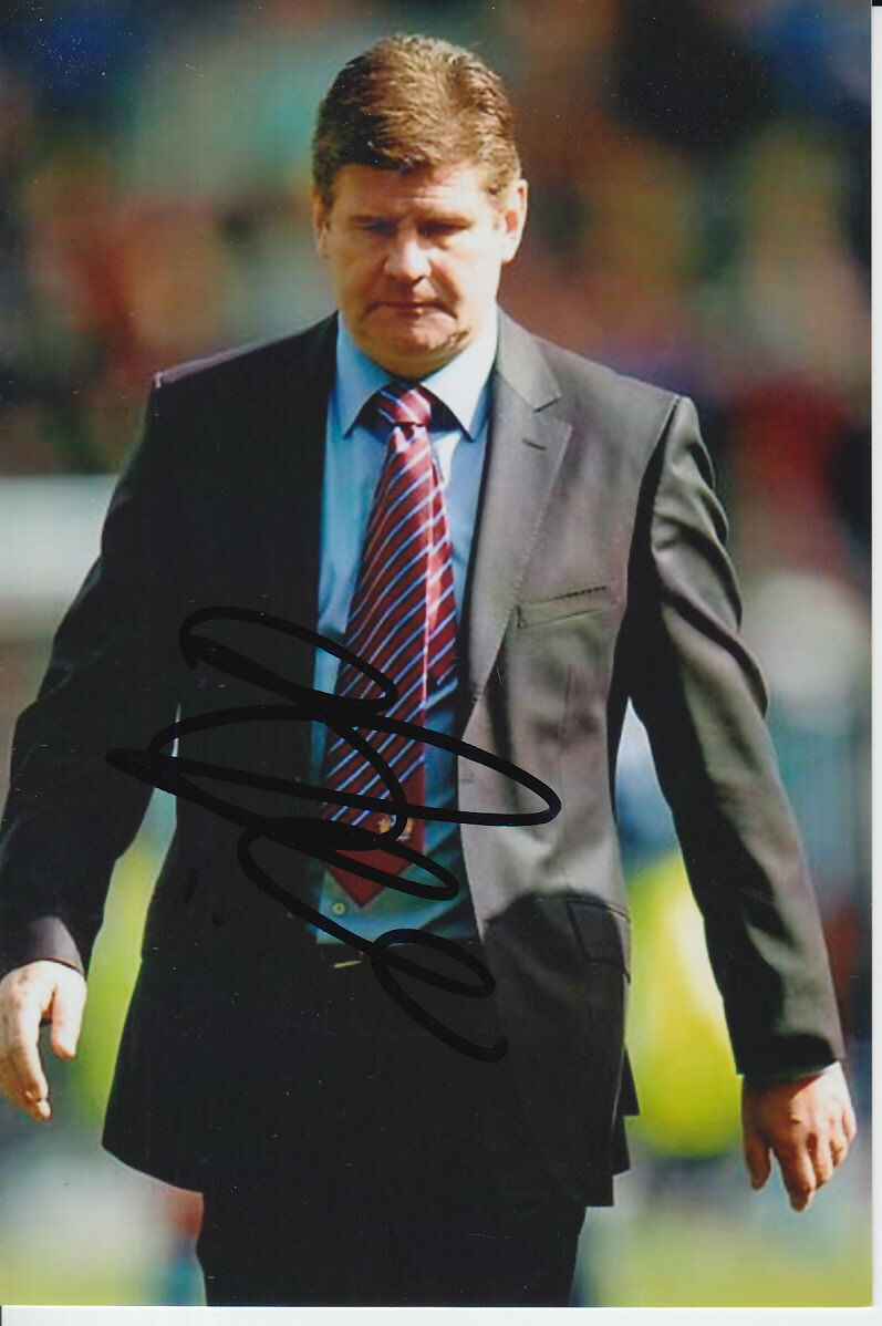 BURNLEY HAND SIGNED BRIAN LAWS 6X4 Photo Poster painting 3.