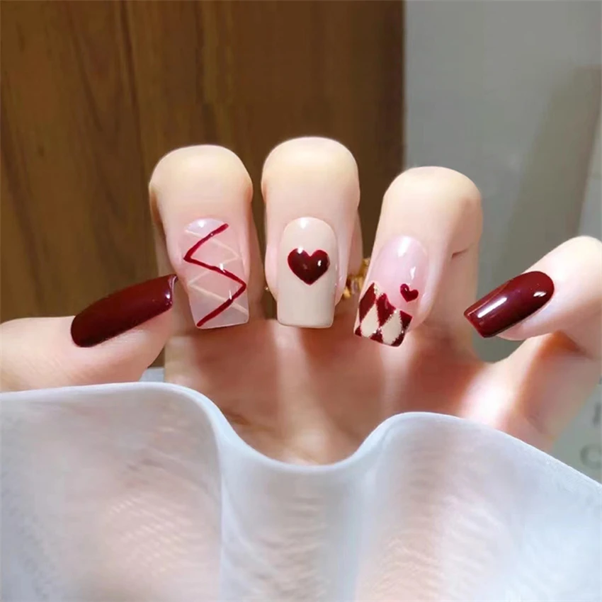 Qinice 24Pcs/Set Milkshake Diamond Lattice Wearing False Nails Tips Fall Winter Adhesive Fake Nails Removable French Press on Nail Art