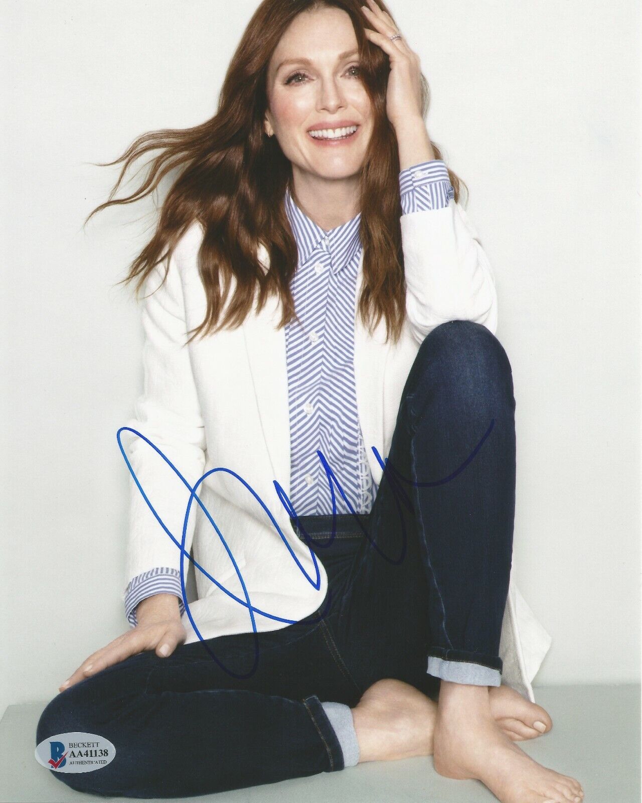 Julianna Moore Sexy Barefoot Signed Beckett Authentic 8x10 Photo Poster painting