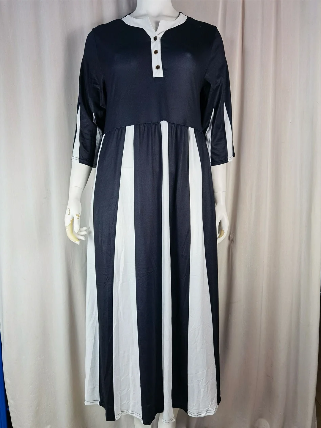 Women Half Sleeve V-neck Solid Color Dress