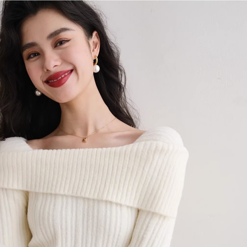 Off Shoulder Sweater Autumn And Winter Women'S High-End Design Sense Retro Loose Fitting High Wear Bottom Off Shoulder Square Ne