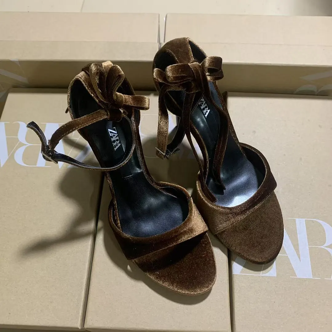 Breakj Breakj New Niche 2025 Spring New Leather Round Head Retro Sexy Buckle With Cat And Dew Fine Heel Sandals